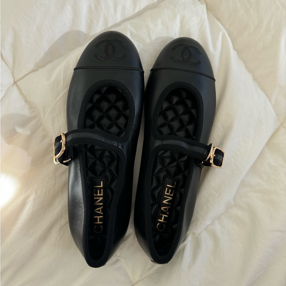 CHANEL MARY JANE FLATS 🖤